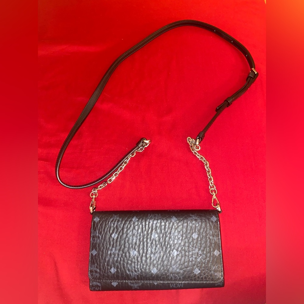 Mcm wallet chain bag comes with original box and dust bag